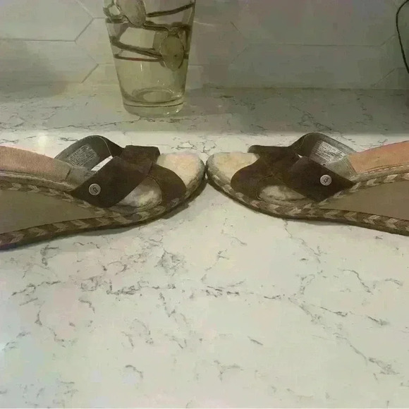 UGG Margot Brown Leather Shearling Wedge Espadrille Slip On Sandals Size 9 - Picture 2 of 5